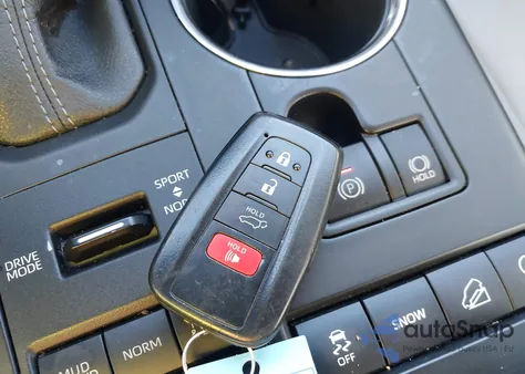 2022 Toyota Highlander Xle z USA, uszkodzony, nr VIN 5TDGZRBH7NS217819